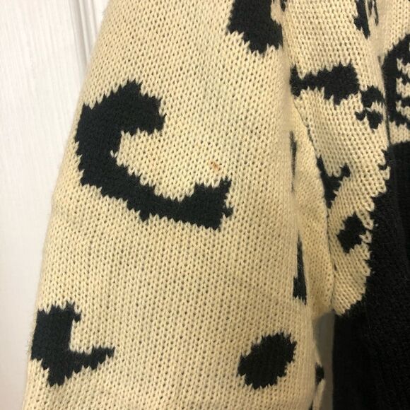 Angashion black and cream twin cheetahs king sleeve sweaters, size small - Picture 5 of 14